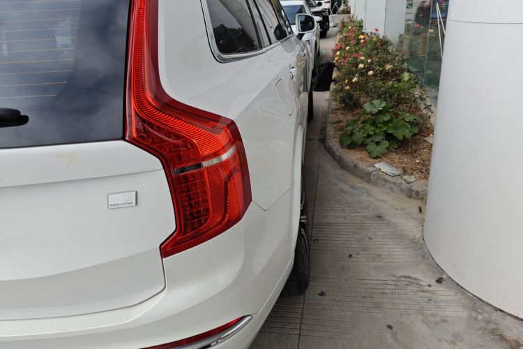 沃尔沃XC90新能源 2021款 E驱混动 T8 智尊豪华版 7座车身外观9