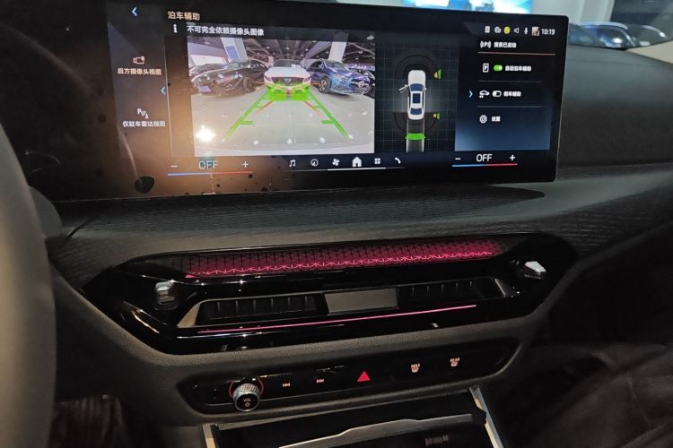 宝马3系 2025款 325Li M运动套装中控内饰16