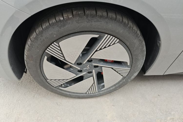 红旗EH7 2025款 640 四驱 智选版车身外观6007