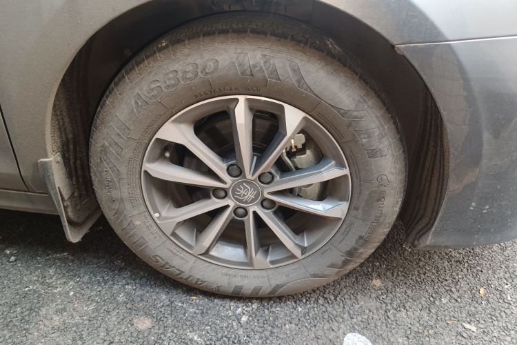 比亚迪 秦PLUS 2024款 荣耀版 DM-i 55KM领先型车身外观10