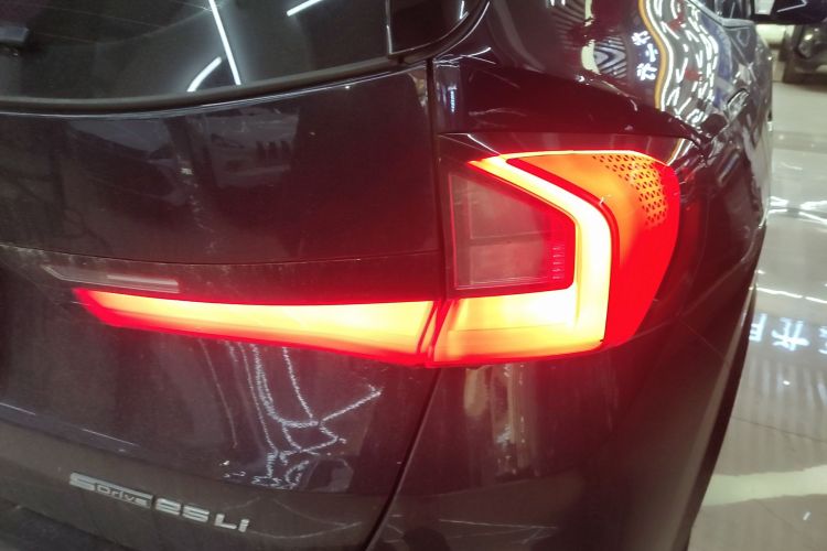 宝马X1 2023款 sDrive25Li X设计套装车身外观9