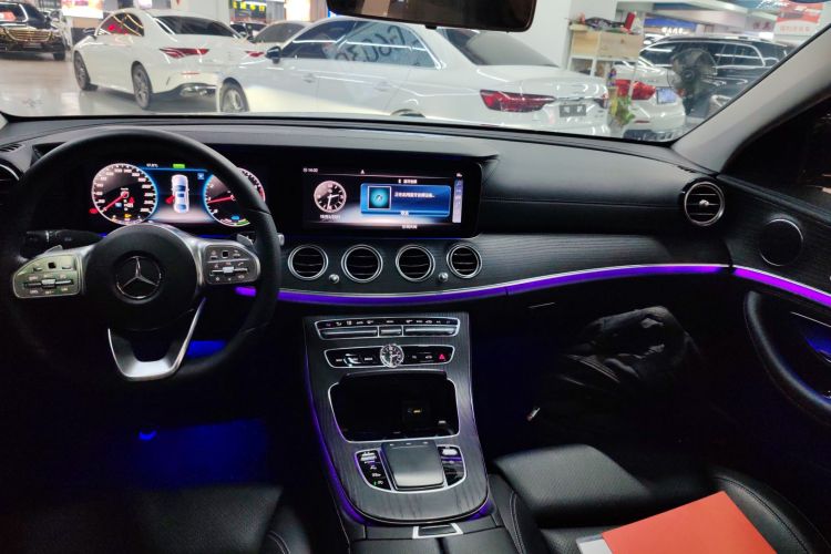 奔驰E级 2019款 E 260 L 运动型中控内饰16