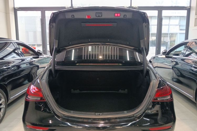 奔驰E级 2021款 改款 E 300 L 时尚型机舱底盘23