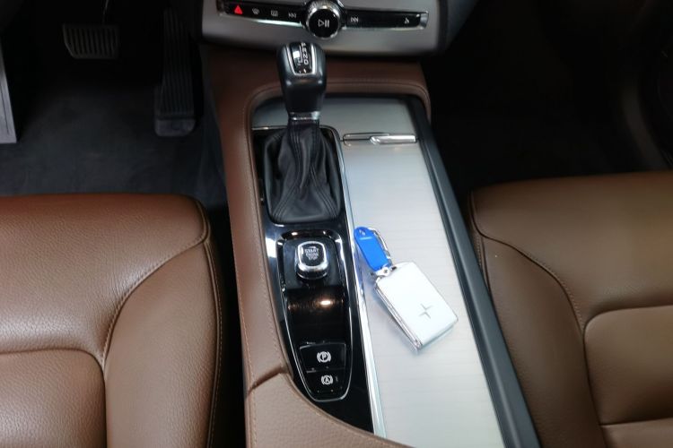 沃尔沃XC90 2019款 T5 智逸版 7座 国V中控内饰18