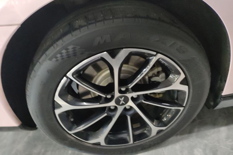 小鹏P7 2022款 480E车身外观6008