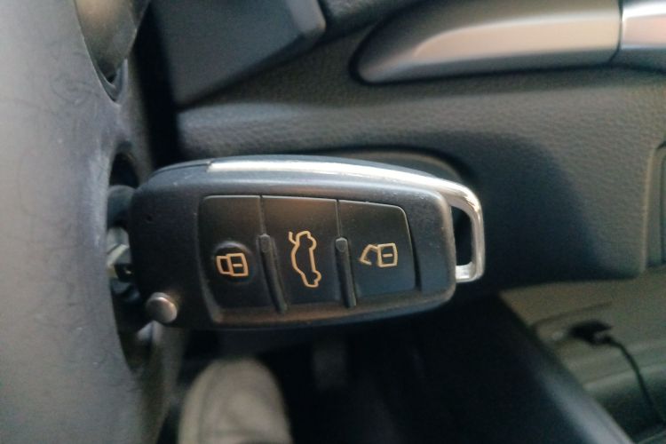 奥迪A3 2018款 30周年年型 Limousine 35 TFSI 进取型中控内饰11