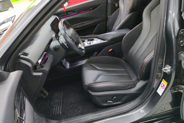 长安UNI-V 2022款 2.0T 领速版局部细节19