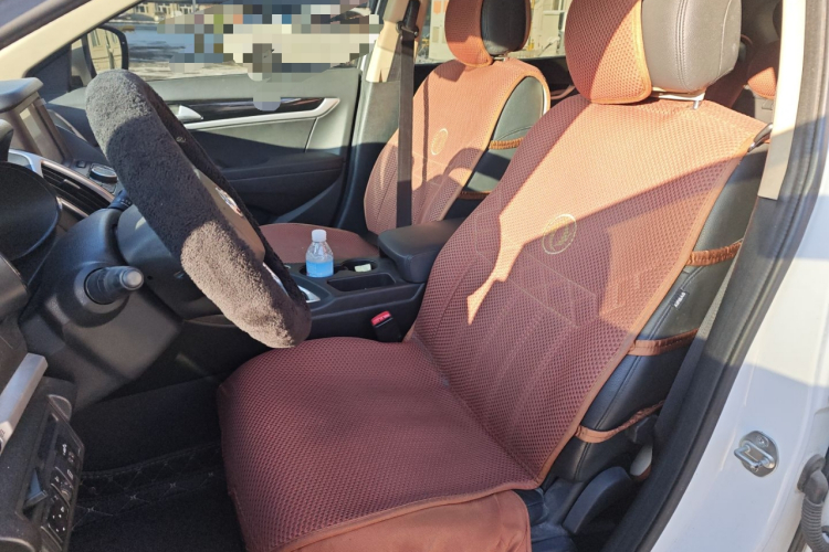 东风风神AX7 2015款 2.0L 自动智逸型中控内饰19