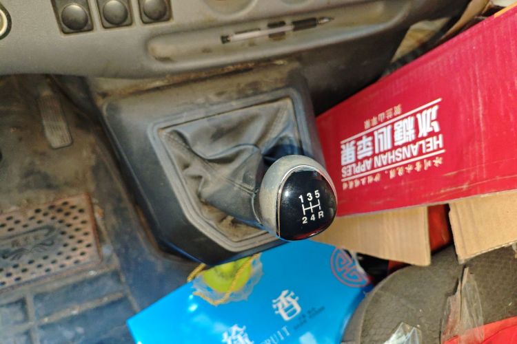 江铃 特顺 2019款 2.8T商运型短轴低顶6座国VI JX493中控内饰18