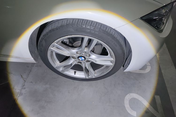 宝马3系 2017款 320i M运动型车身外观10