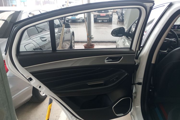 奇瑞 艾瑞泽5 2019款 改款PRO 1.5L CVT青春版 国VI中控内饰7008