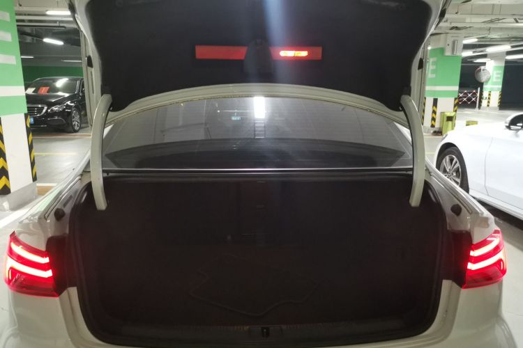 奥迪A3 2018款 30周年年型 Limousine 35 TFSI 时尚型机舱底盘23