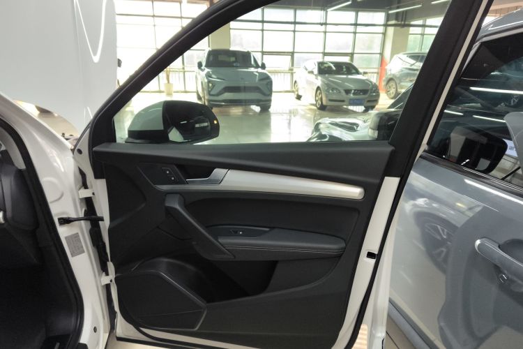 奥迪Q5L 2020款 改款 40 TFSI 荣享时尚型中控内饰7005