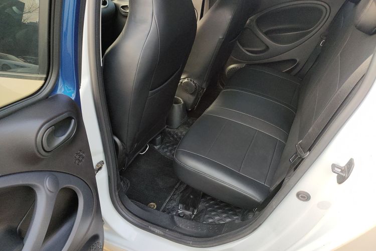 smart forfour 2016款 1.0L 52千瓦灵动版中控内饰21