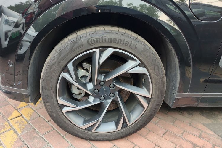 领克09 EM-P 2021款 2.0T PHEV Halo 七座车身外观35