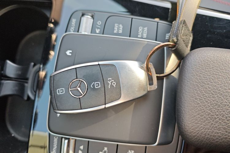 奔驰A级 2023款 A 200 L 时尚型中控内饰11