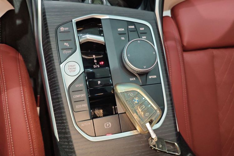 宝马3系 2025款 325Li M运动套装中控内饰18