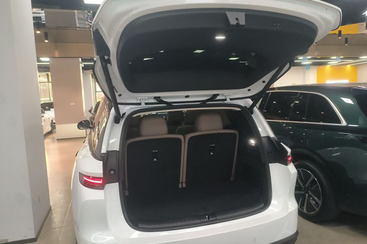 理想汽车 理想i8 2025款 标准版机舱底盘23