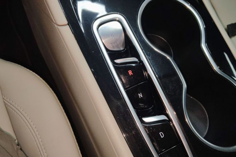 别克 君威 2020款 552T 精英型中控内饰18