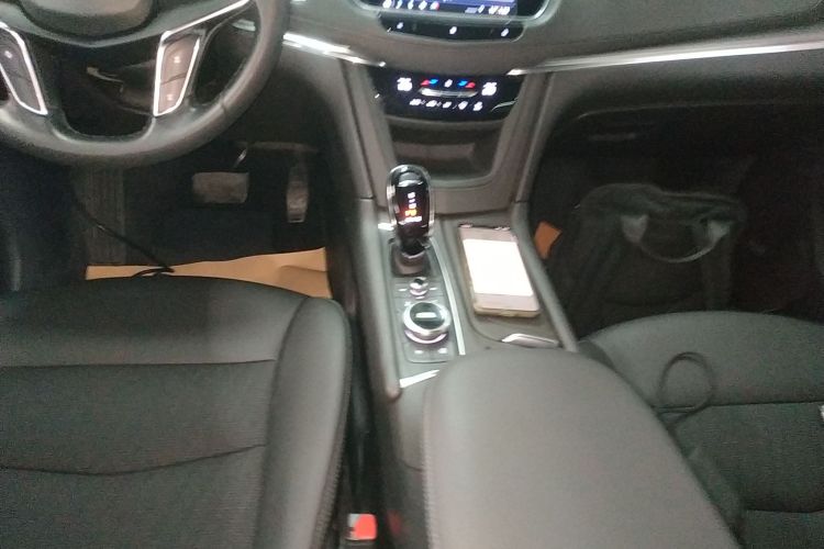 凯迪拉克XT5 2020款 28T 技术型中控内饰18