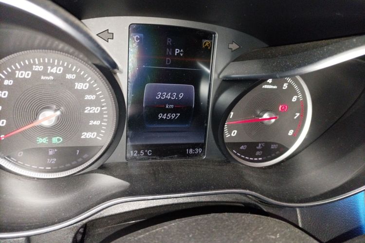 奔驰C级 2015款 C 200 L 4MATIC 运动版中控内饰15