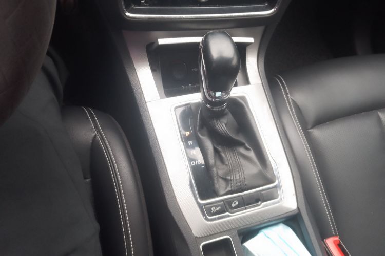 荣威RX5 2016款 20T 两驱自动互联网智享版局部细节18