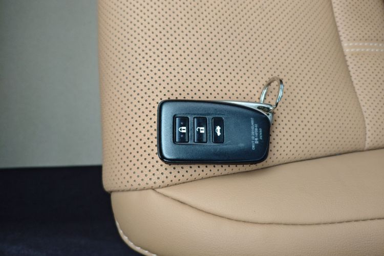 雷克萨斯ES 2015款 300h 舒适版中控内饰7001