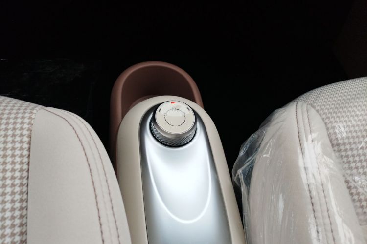 五菱汽车 宏光MINIEV 2025款 四门版 进阶款中控内饰18