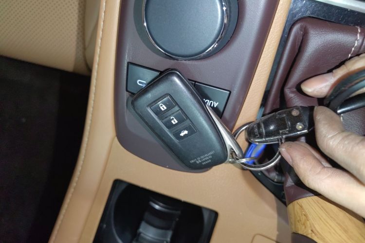 雷克萨斯ES 2015款 200 精英版中控内饰7001