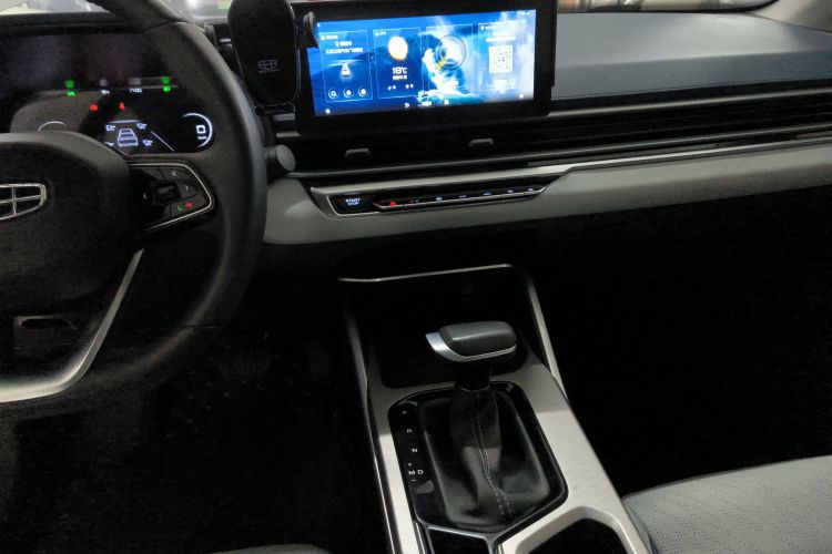 吉利汽车 帝豪 2022款 第4代 1.5L CVT旗舰型中控内饰16