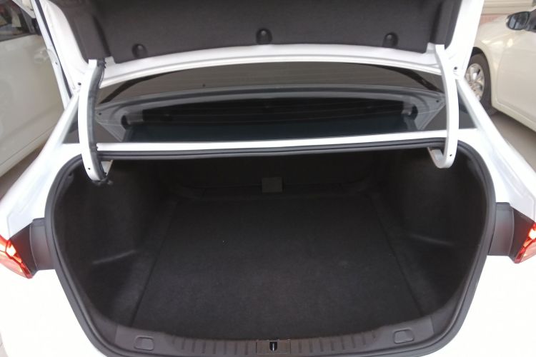 别克 威朗 2023款 Pro 乐享版机舱底盘23