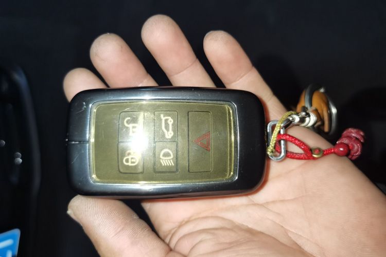 路虎 发现运动版 2020款 249PS R-Dynamic 性能版中控内饰11