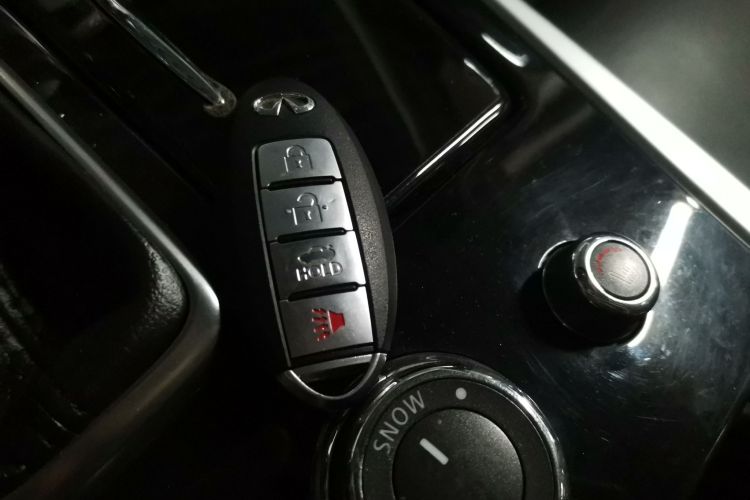 英菲尼迪Q70 2019款 Q70L 2.0T 精英版中控内饰11