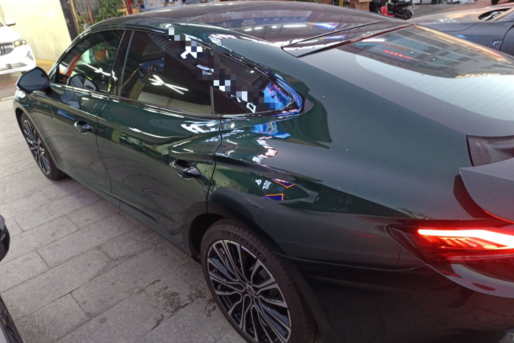 名爵 MG7 2023款 2.0T 自动猎美奢享版车身外观4