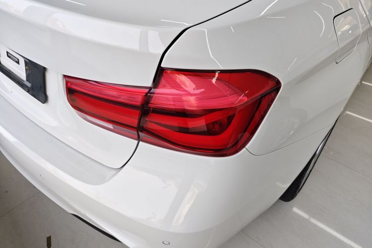 宝马3系 2017款 320i M运动型车身外观6006