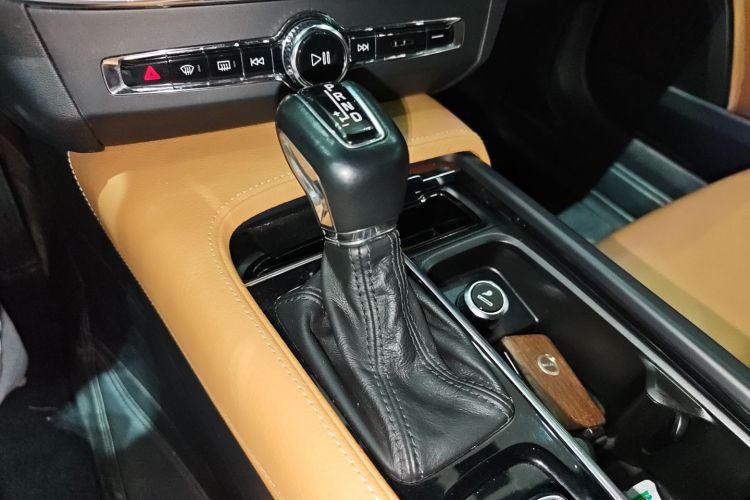 沃尔沃S90 2019款 T5 智远版中控内饰18