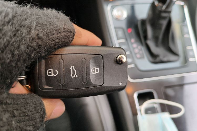 大众 帕萨特 2014款 1.8TSI DSG至尊版中控内饰11