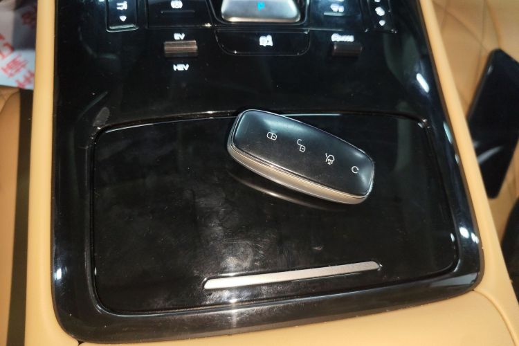 腾势D9 2024款 DM-i 1050 尊享型中控内饰7001