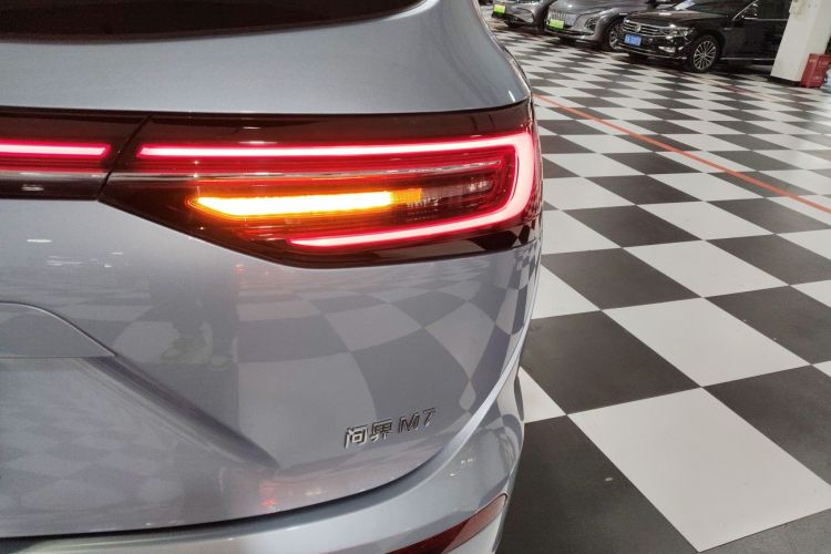 鸿蒙智行 问界M7 2024款 1.5T 智驾四驱Ultra版 5座车身外观9