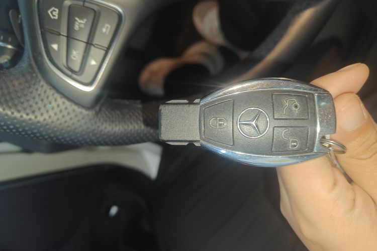 奔驰C级 2015款 C 200 L 运动型中控内饰7001