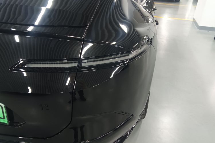 阿维塔12 2025款 Ultra增程版车身外观9