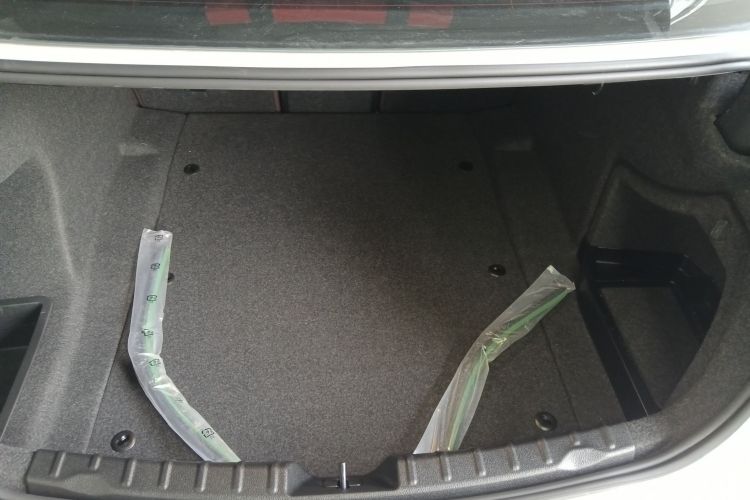 宝马3系 2019款 320Li 时尚型机舱底盘23