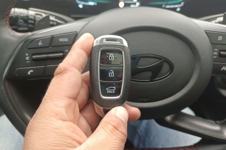 现代 伊兰特 2023款 240TGDi DCT N Line LUX尊贵版中控内饰7001