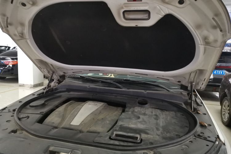 众泰T700 2017款 2.0T 自动尊享型机舱底盘24