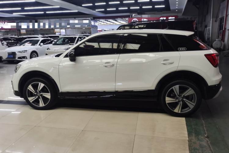 奥迪Q2L 2021款 35 TFSI 时尚动感型车身外观4