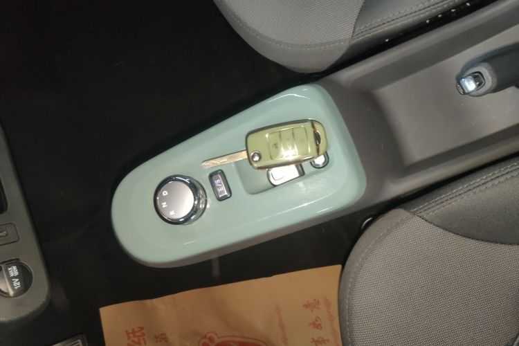 长安启源 长安Lumin 2023款 205km 香沁款中控内饰7001