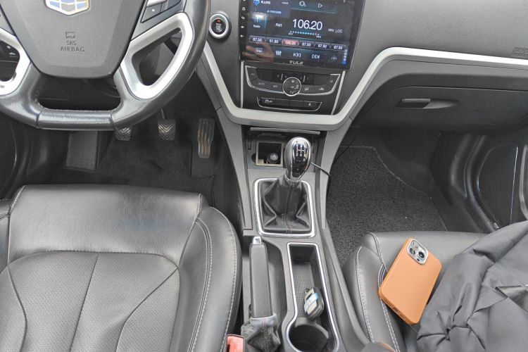 吉利汽车 帝豪 2016款 三厢 1.5L 手动向上版中控内饰18