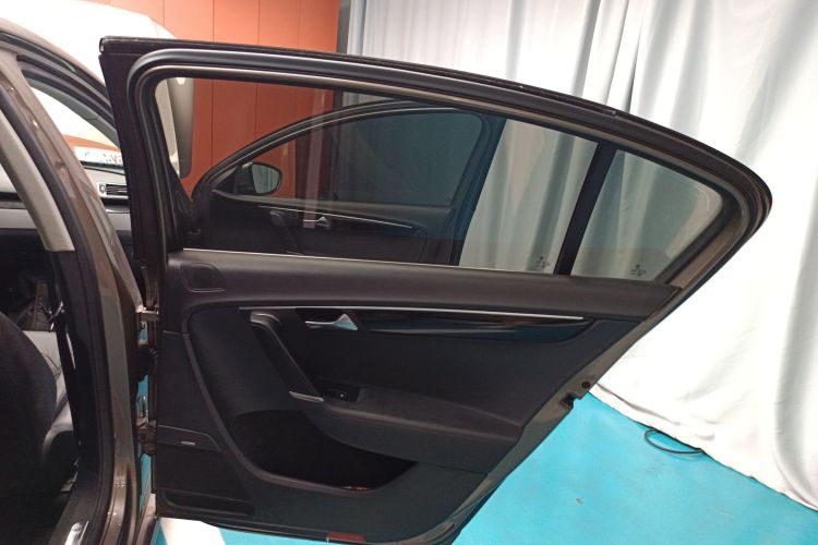 大众 迈腾 2015款 2.0TSI 豪华型中控内饰7006