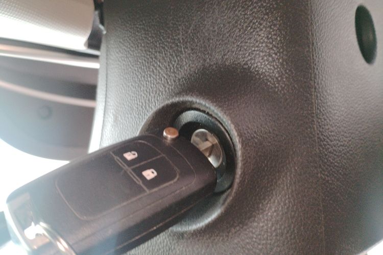 雪佛兰 2015款 赛欧3 1.5L AMT幸福天窗版中控内饰11