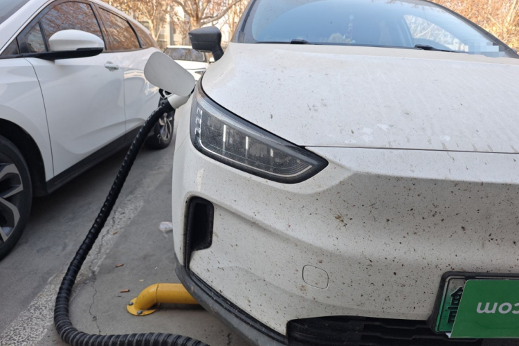 吉利几何C 2022款 550KM 西柚Pro车身外观8